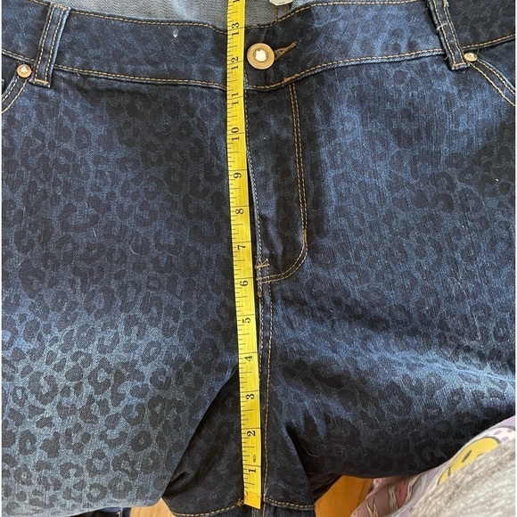 Lane Bryant Animal print pants EUC size 24 - Picture 5 of 7
